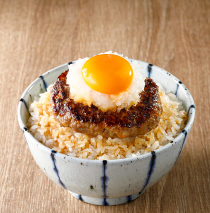 ハンバーグのタワー丼